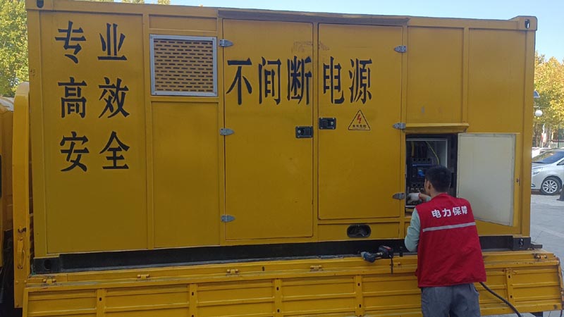 武山柴油发电机组和UPS电源配合使用时，如何避免切换过程中的电力中断？